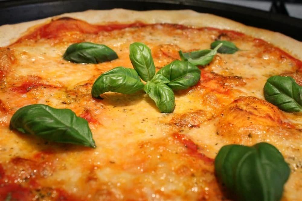 Margarita pizza 1