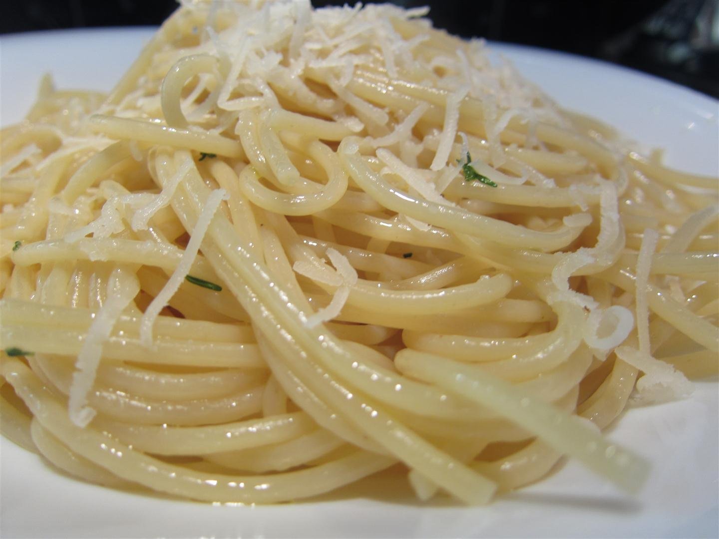 Spaghetti Mit Knoblauch Thymian Und Olivenoel 1