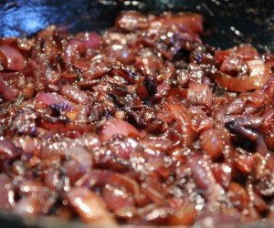 Karamellisierte rote wiebeln zubereitung