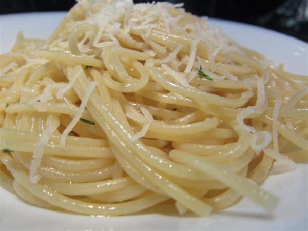 Spaghetti mit knoblauch thymian und olivenoel 1