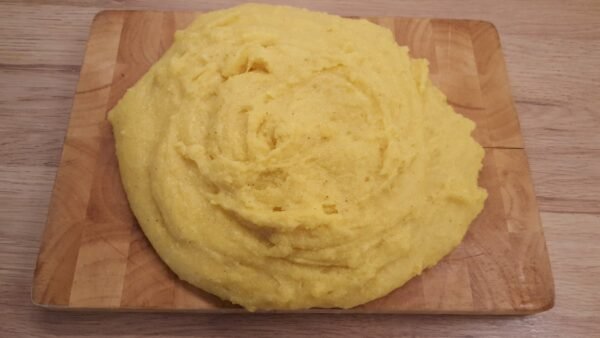 Polenta auf Holzbrett 2