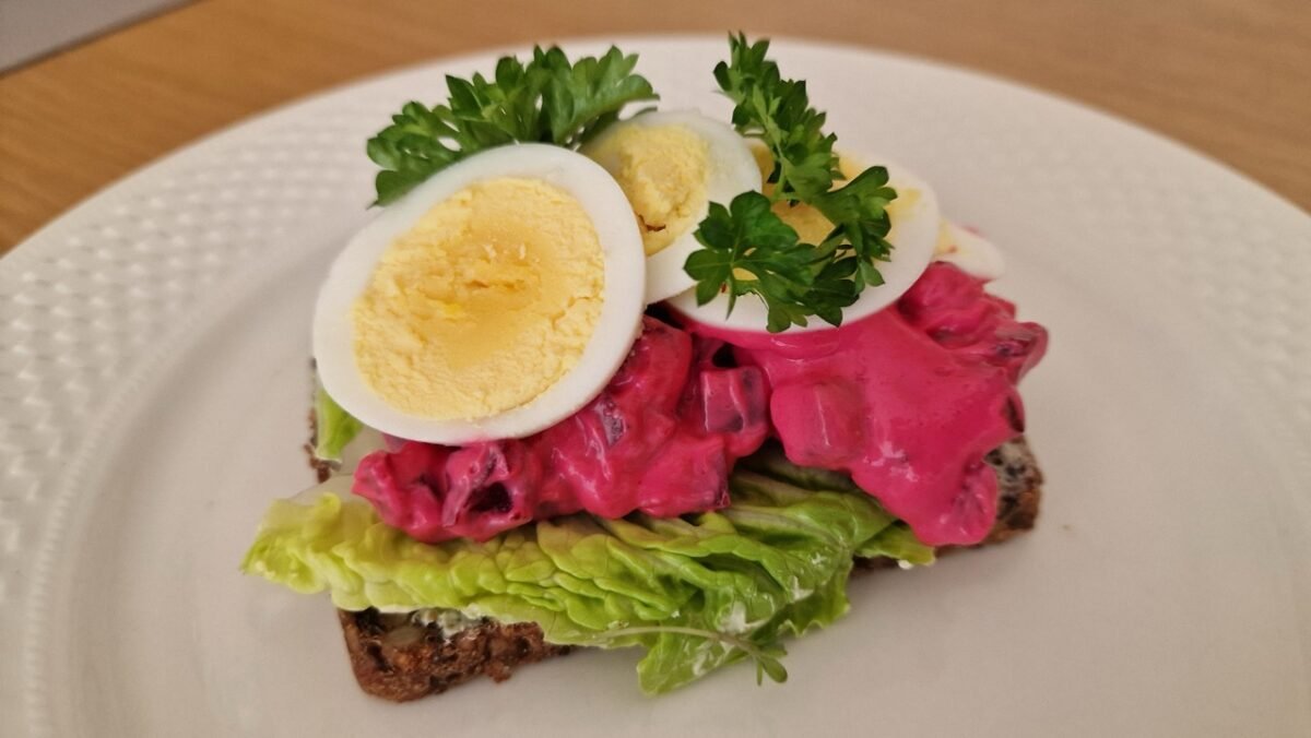 Ei-rote Bete-Salat Smorrebrod