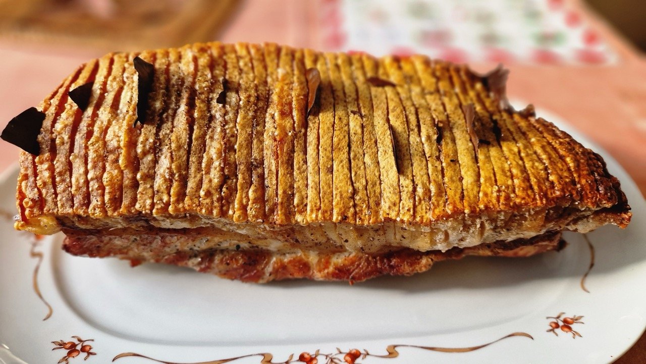 Flæskesteg (Dänischer Schweinerücken mit knuspriger Schwarte)