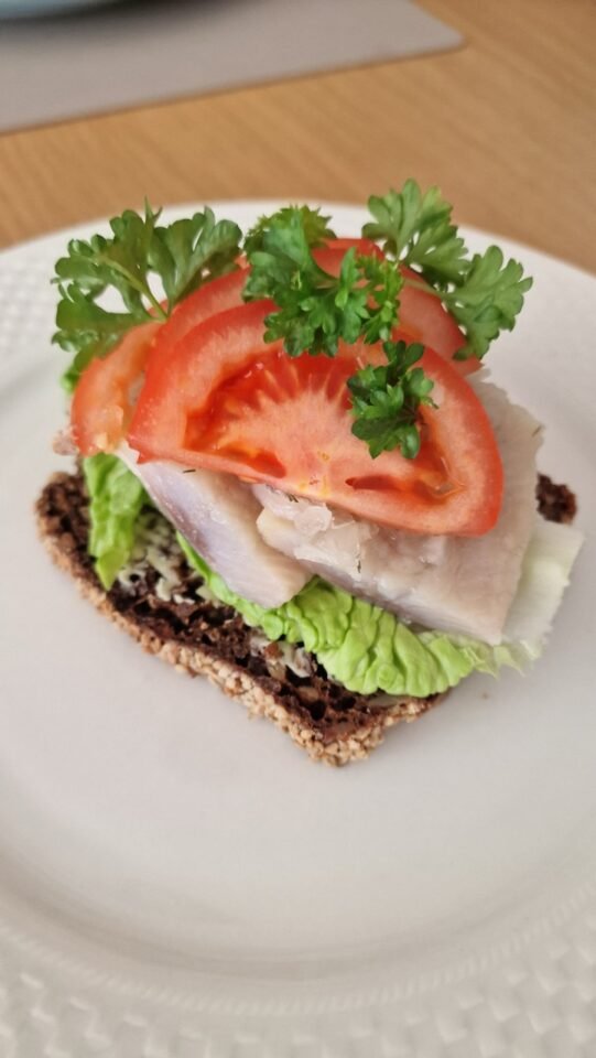 Smorrebrod mit mariniertem Hering