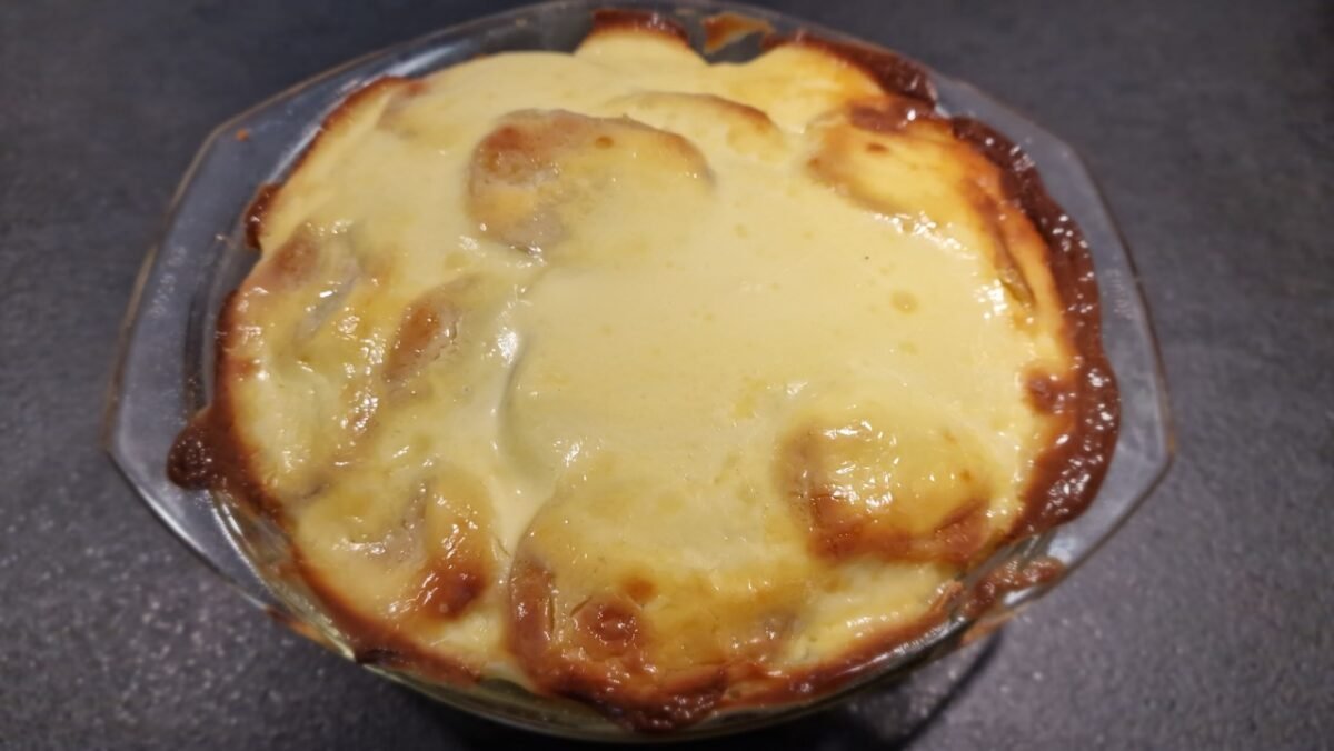 einfacher ungarischer Kartoffelauflauf nach dem Backen von oben