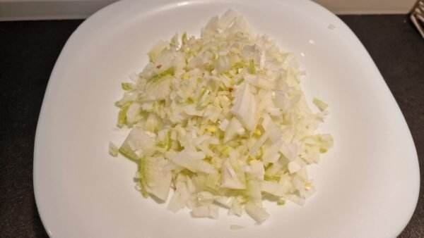 fein gehackte Zwiebel