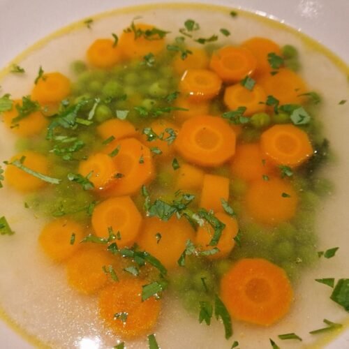 Erbsensuppe mit Tiefkühlerbsen ohne Nockerl