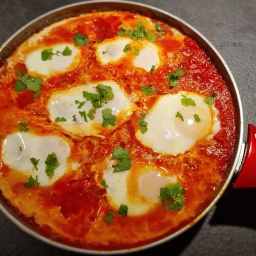 internationale Shakshuka mit Ei