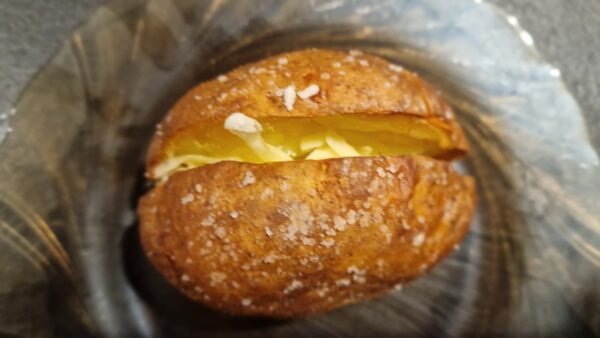 Ofenkartoffel mit etwas Käse