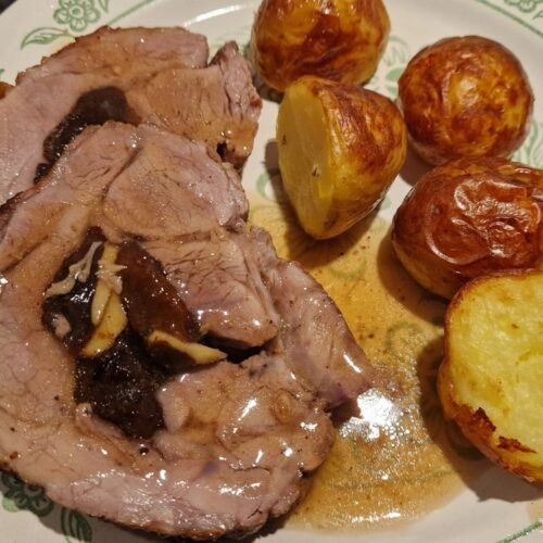 Rullesteg auf Teller mit Sosse und Kartoffeln