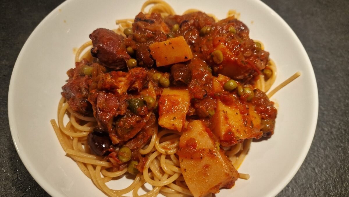 Stuffat tal-qarnit mit Spaghetti