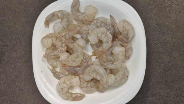 Geputzte rohe Garnelen für Gambas pil pil