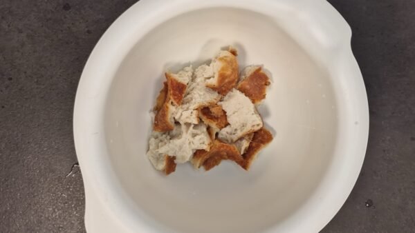Eingeweichtes und ausgedrücktes Brot zum Pürieren