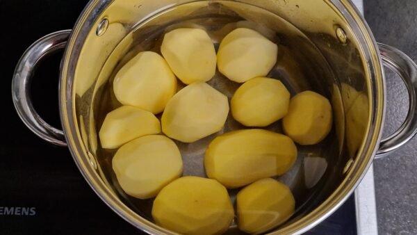 Ganze Kartoffeln beim Kochen