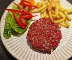 Rund angerichtetes Steak Tartare