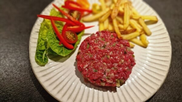 Rund angerichtetes Steak Tartare