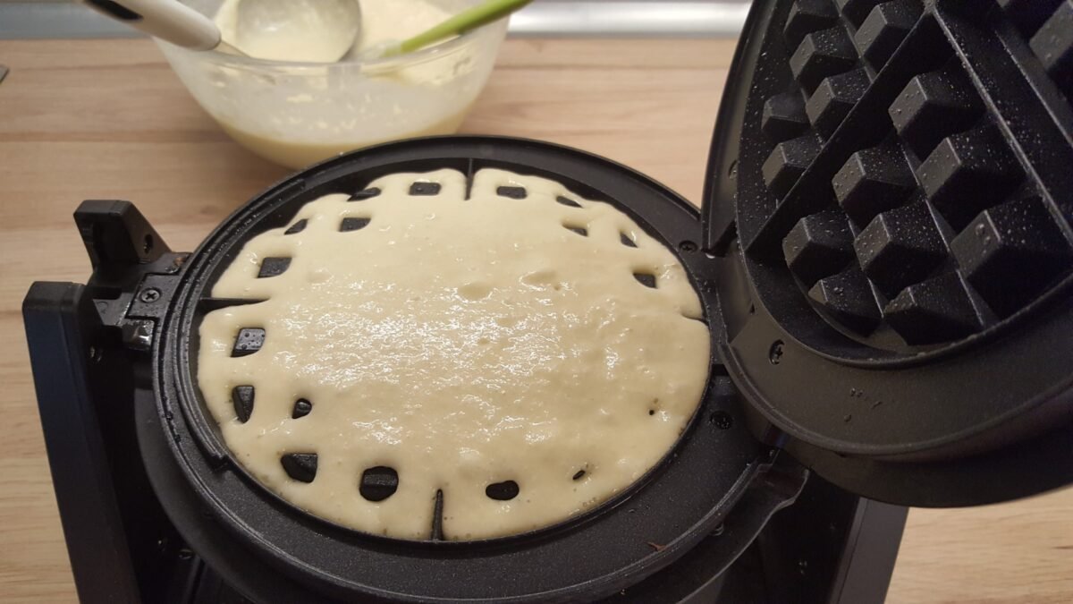 Waffeln backen im Waffeleisen